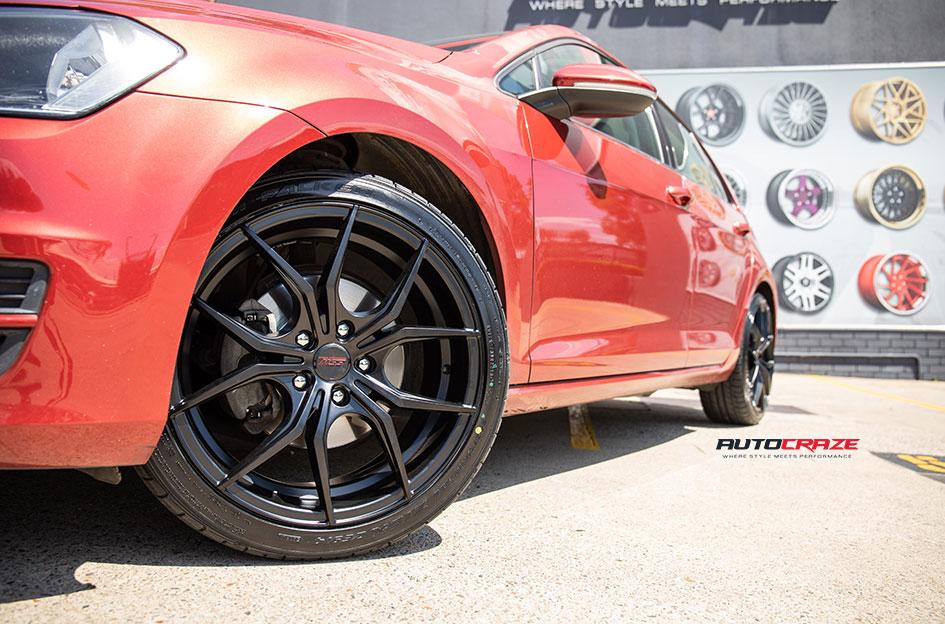 VOLKSWAGEN-GOLF-VENOM-MATTE-BLACK